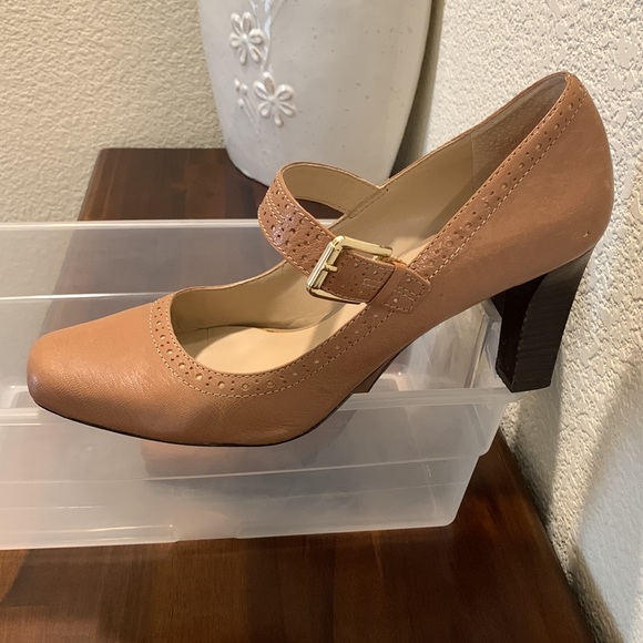 Tan classic high heel Mary Janes 3.5” - Picture 2 of 3